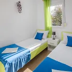 Nyaraló Pet Friendly Home In Tinjan Tinjan