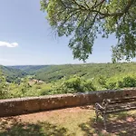 Pet Friendly Home In Tinjan Hébergement de vacances