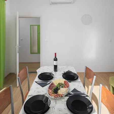 Σπίτι διακοπών Lovely In Tinjan